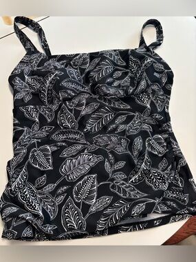 CHRISTINA SWIMWEAR BLACK AND WHITE LEAF TANKINI TOP
